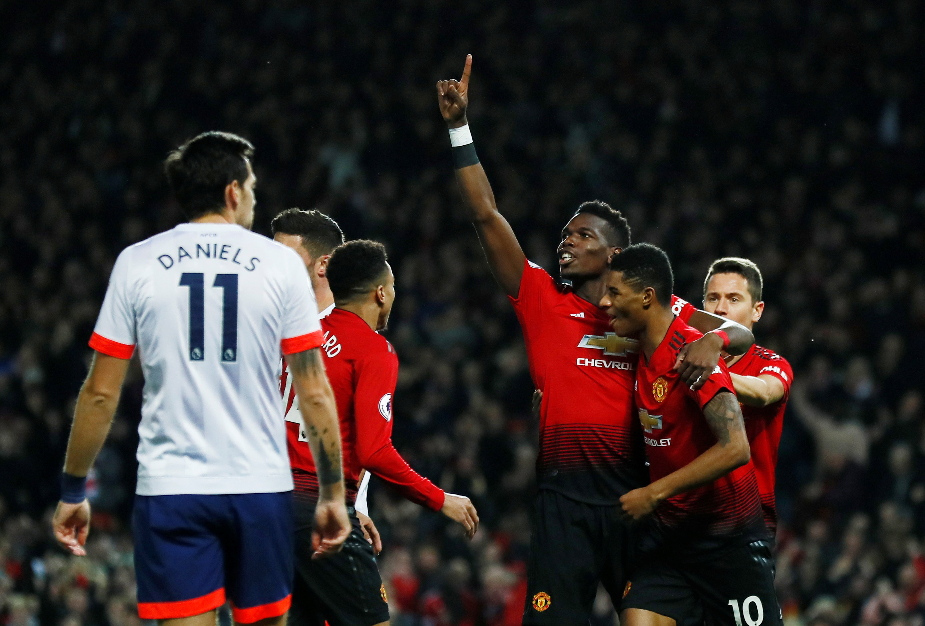 而遭受巨额 而遭受巨额